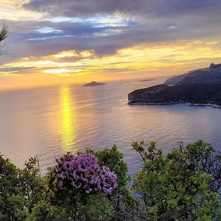 Magnifique A Cassis,parking,2 Pas Du Port Appartement *